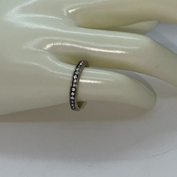 Antiqued Silver-Tone Clear Rhinestone Band Style Ring Women's Size 6.5 - Picture 1 of 9